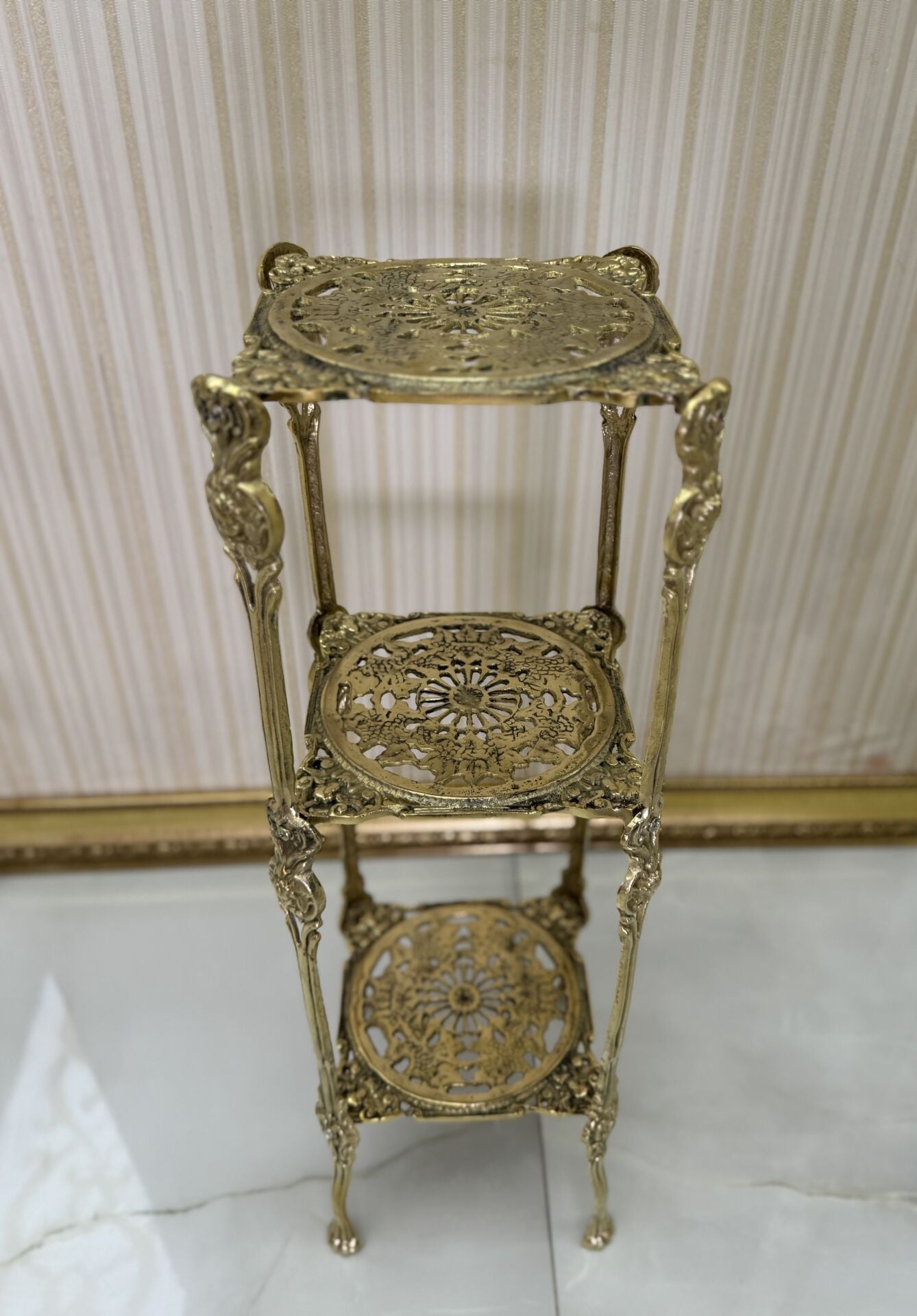 3 Katlı kare pirinç yan sehpa