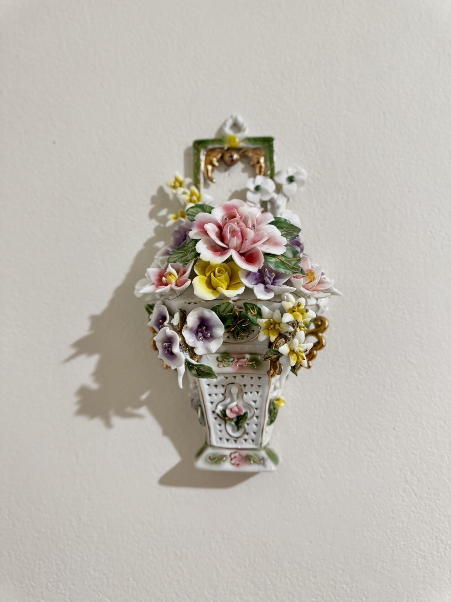 Çiçekli porselen duvar aksesuarı 23cm