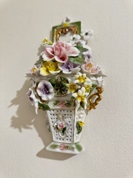 Çiçekli porselen duvar aksesuarı 23cm