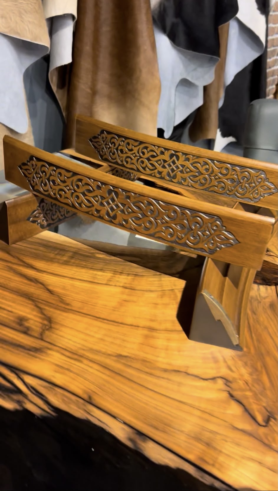 Masif ahşap oval model işlemeli okey takımı